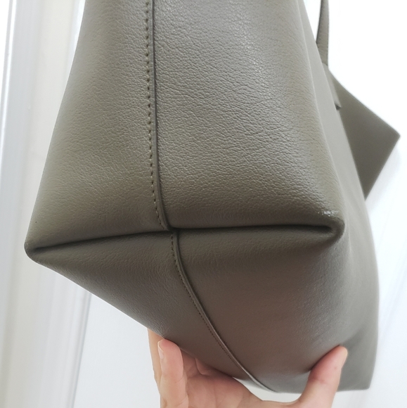 ***SOLD***Saint Laurent Large Leather Shopper Tote in Khaki - Picture 6 of 16